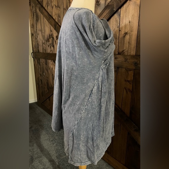 Krista Larson Asymmetrical Hem Blue Long Sleeve Top Excellent - Picture 2 of 5